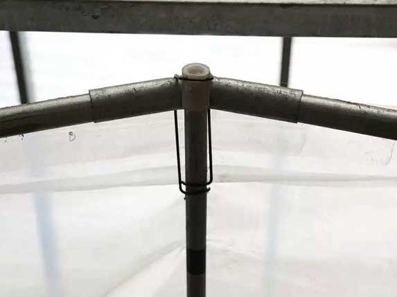 大棚壓頂簧安裝方法圖解