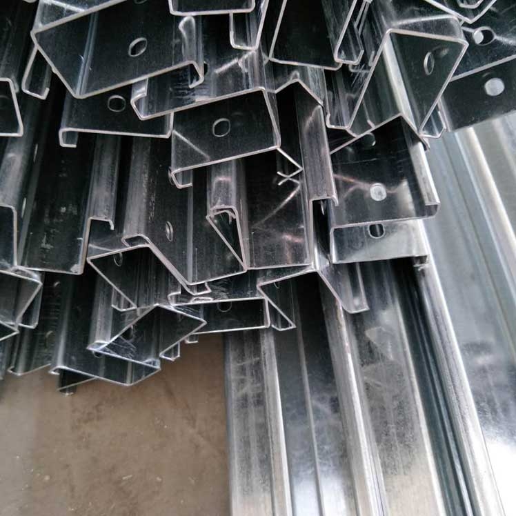 45*70幾字鋼打眼圖片